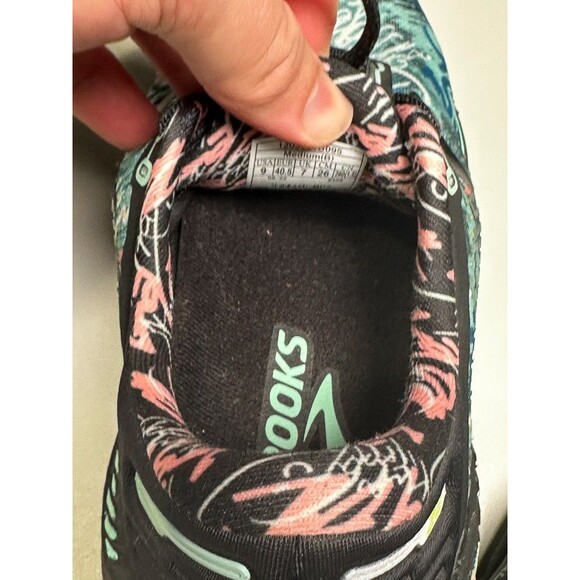Brooks Adrenaline GTS 22 Women’s 9 B Graffiti Print Running Shoes Limited Ed - Picture 8 of 13